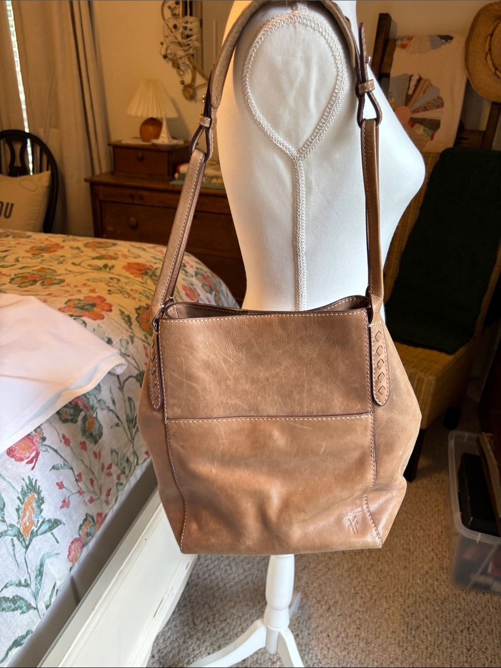 Classic Tan Leather Frye Shoulder Bag - Picture 2 of 14